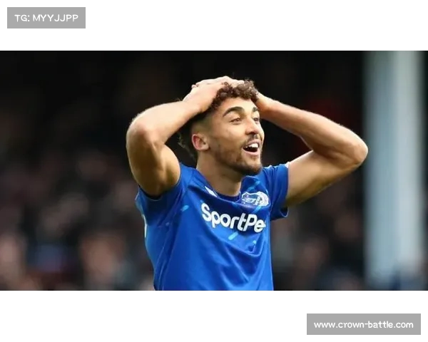 英格兰足球超级联赛：埃弗顿前锋麦克尼尔突破传中